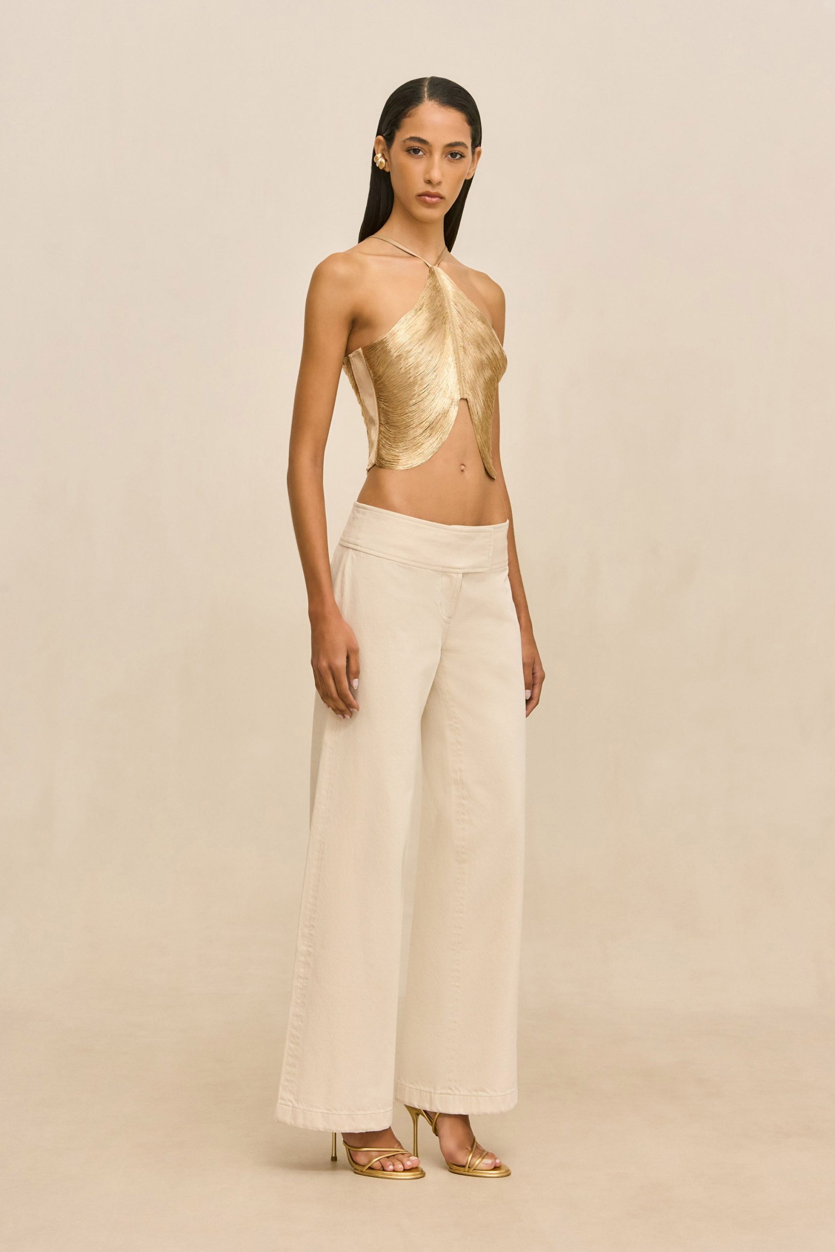 260717_DR_CG_R26_WM_61_QUELLA_TOP_LIGHT_GOLD_YAEL_PANT_0020_WEBBED-scaled