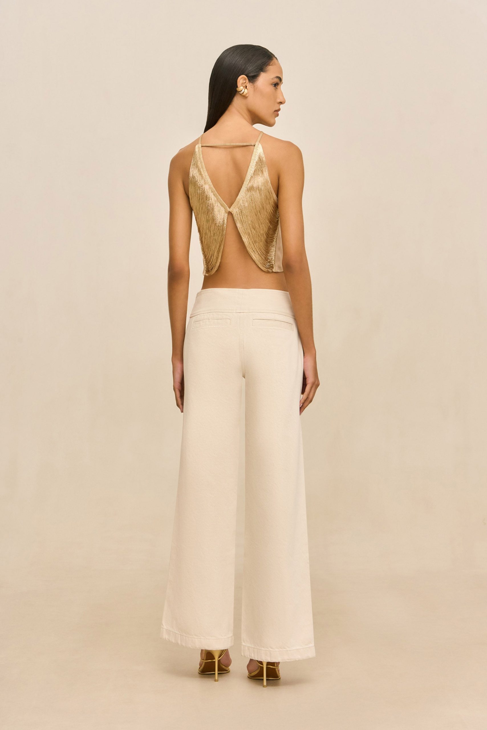 260717_DR_CG_R26_WM_61_QUELLA_TOP_LIGHT_GOLD_YAEL_PANT_0024_WEBBED-scaled