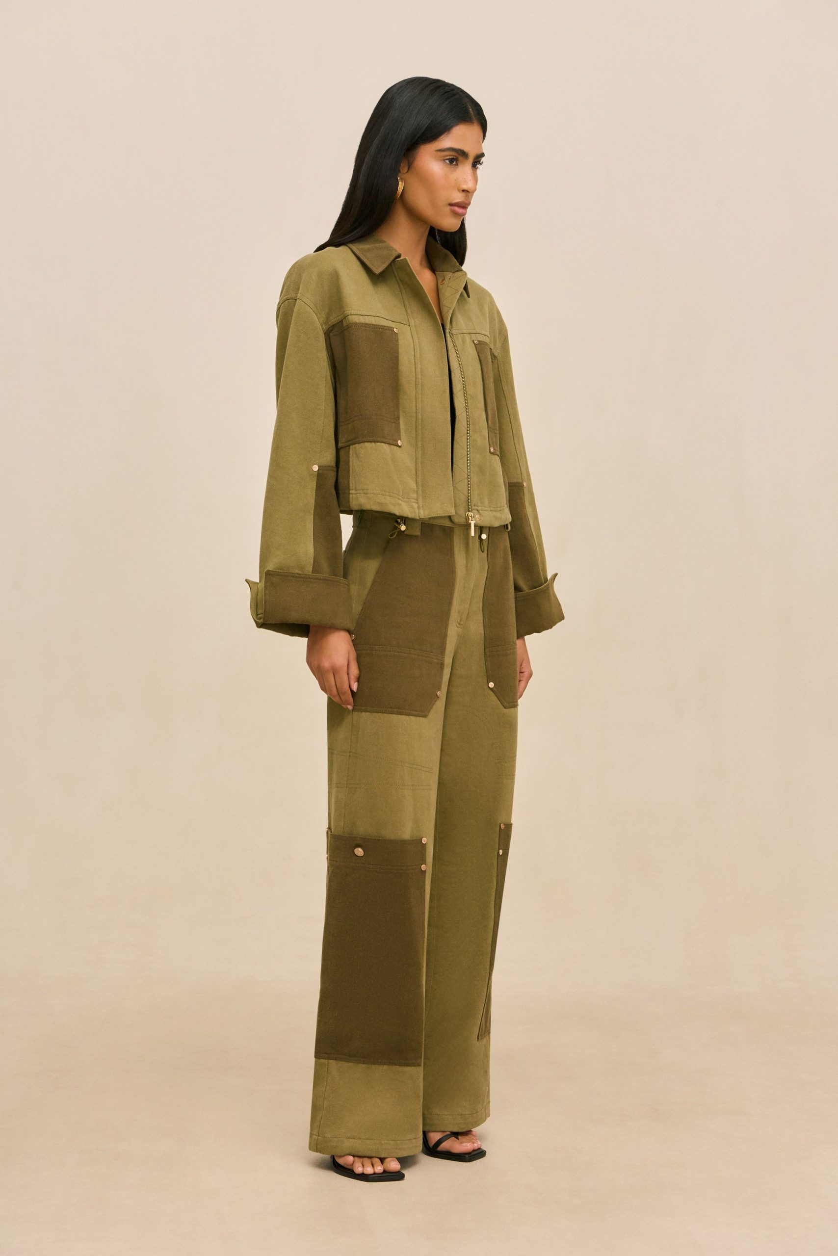 260717_DR_CG_R26_WM_66_ANDERS_JACKET_CRAWFORD_TOP_WYNN_LOW_RISE_PANT_ROSEMARY_MULTI_0042_WEBBED-1-scaled