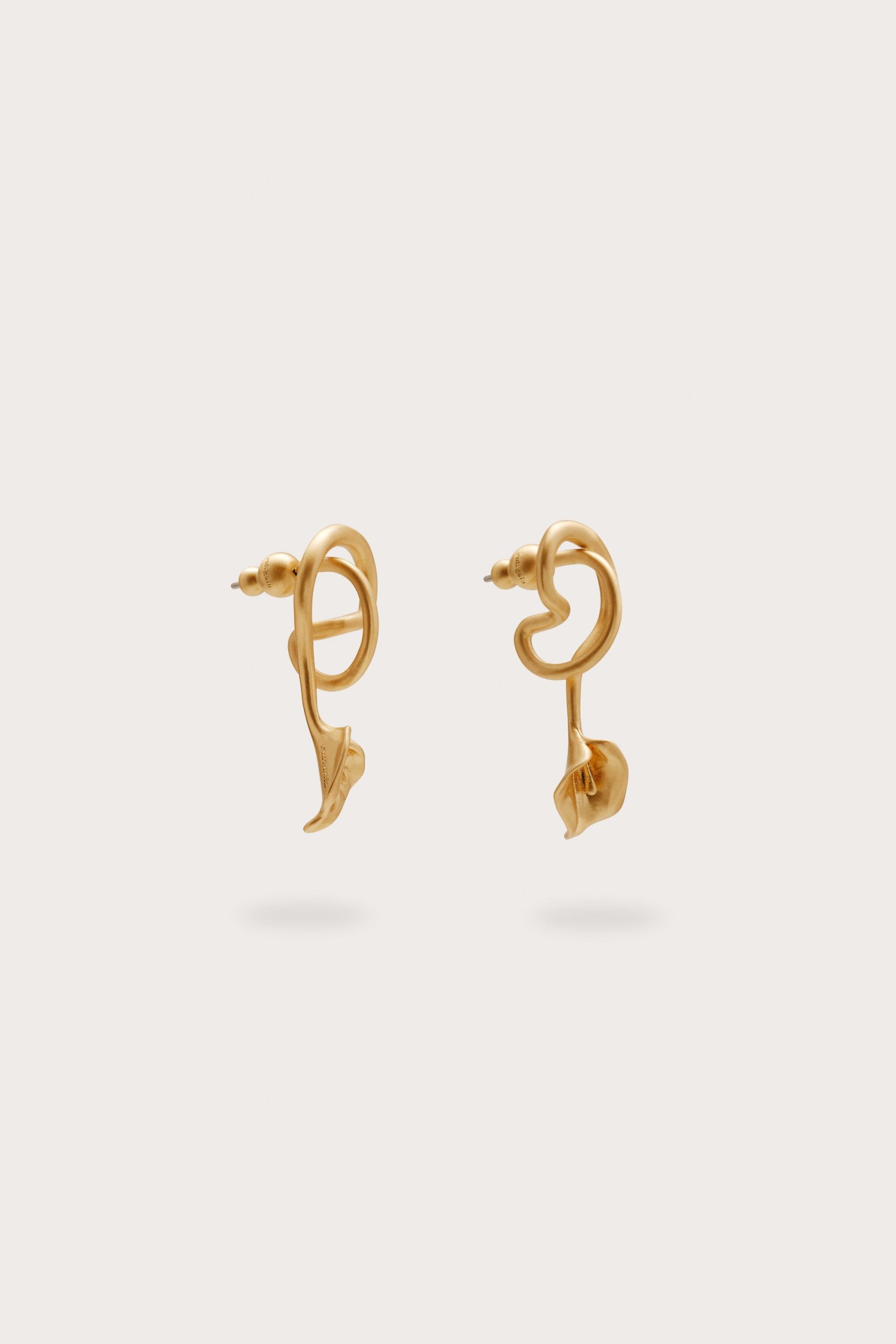 CALLAWAVYEARRING_260427_CultGaia_Product-PF2620213_WEBBED-scaled