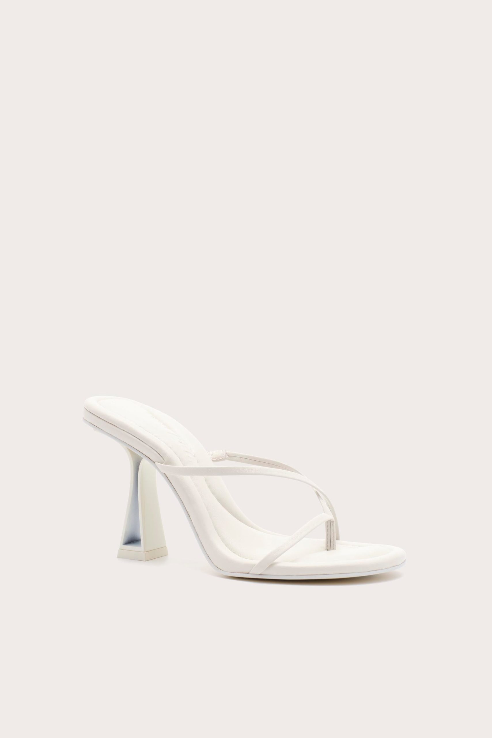 SORIAH_WHT_250709_CultGaia_F25-AX-FTW-BAGS6252_WEBBED-scaled