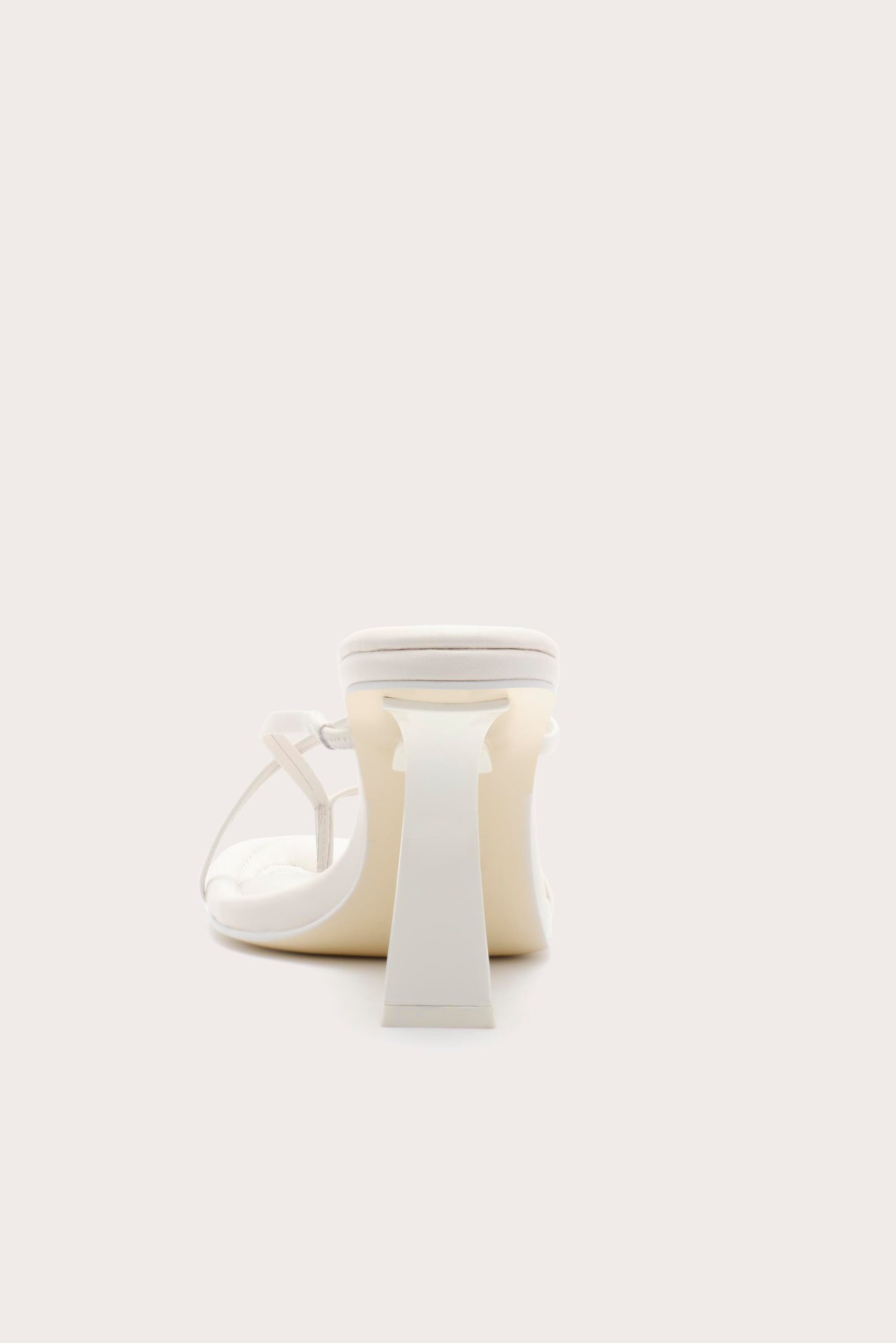 SORIAH_WHT_250709_CultGaia_F25-AX-FTW-BAGS6254_WEBBED-scaled